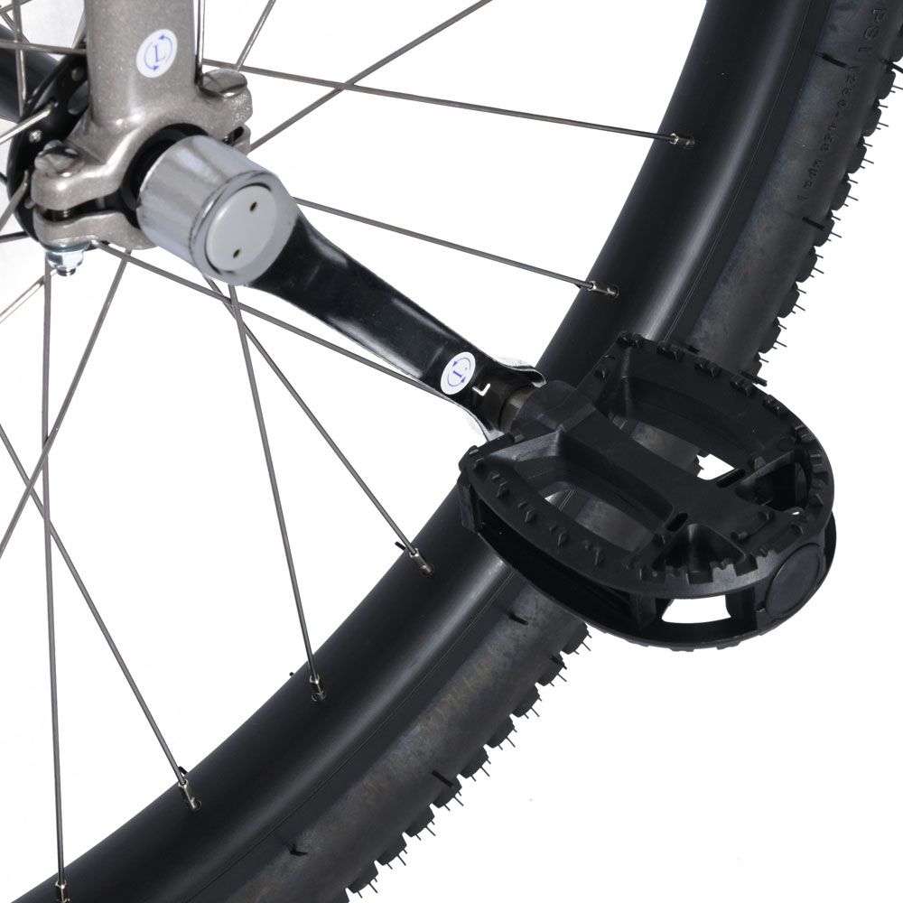 Greppvänliga svarta plastpedaler på Trainer 32 road enhjuling – lämpliga för landsvägscykling