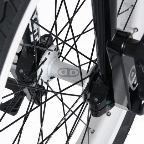 Nav på Impact Sylph 20" – lätt och starkt för precisionsåkning