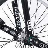 Ram på Impact Sylph 20" – svart, lätt och formad för freestyle