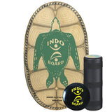 Indo Board Original balansbräda (Sea Turtle design) i björkplywood med rulle och den mindre IndoFLO-kudden. Visar ett komplett set för balansträning
