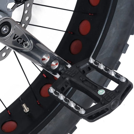 Pedal och vevarm på Nimbus Hatchet 26″ – tålig konstruktion för maximal kontroll i teknisk terräng.