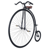 UDC Mk5 Penny Farthing höghjuling i svart. Visar det stora framhjulet, lilla bakhjulet, det bruna sätet och det svarta styret