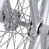 Närbild på det extremt lätta och smala navet på Nimbus Eclipse Pro 20" enhjuling för freestyle