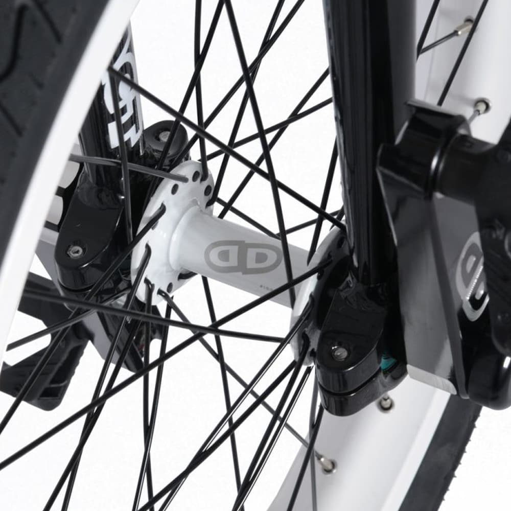 Nav på Impact Sylph 20" – lätt och starkt för precisionsåkning