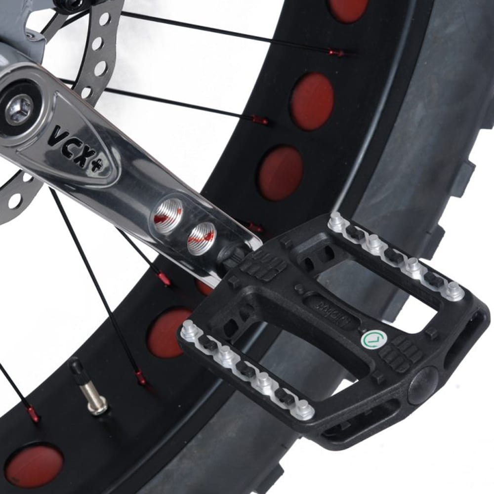 Pedal och vevarm på Nimbus Hatchet 26″ – tålig konstruktion för maximal kontroll i teknisk terräng.